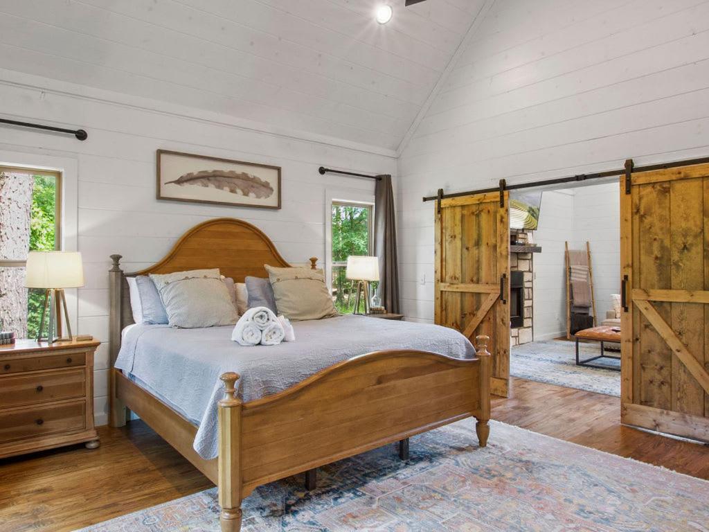 Stunning Luxury Cabin W Hot Tub And Fire Pit Holy Shiplap Is Perfect Romantic Couples Getaway Broken Bow Dış mekan fotoğraf