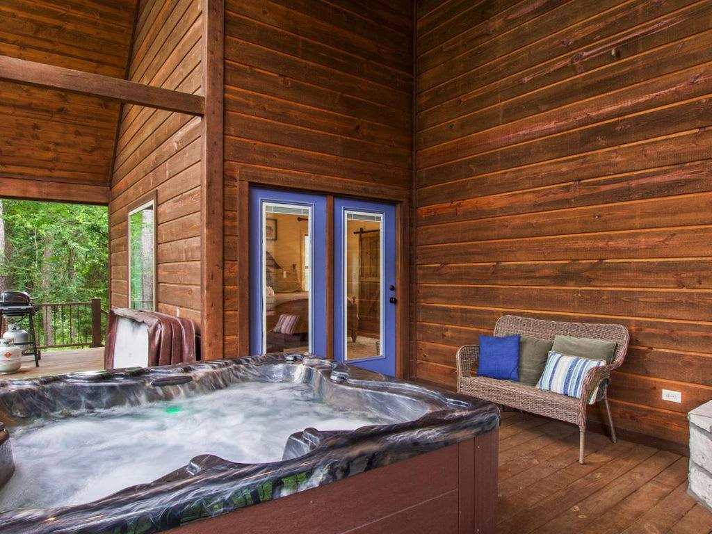 Stunning Luxury Cabin W Hot Tub And Fire Pit Holy Shiplap Is Perfect Romantic Couples Getaway Broken Bow Dış mekan fotoğraf
