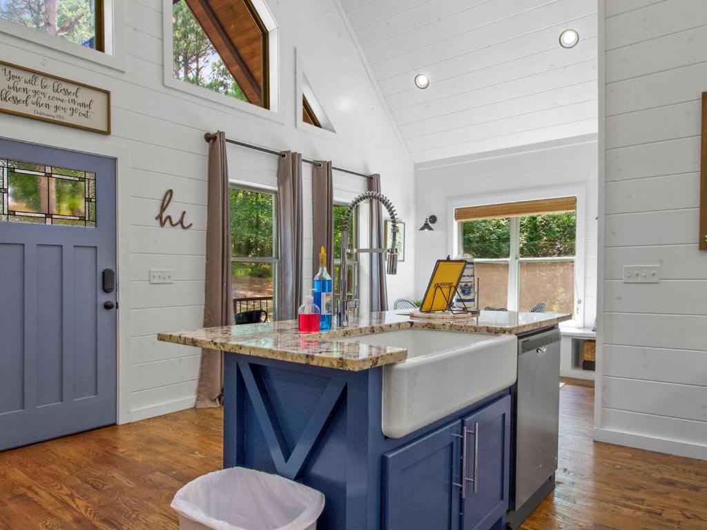 Stunning Luxury Cabin W Hot Tub And Fire Pit Holy Shiplap Is Perfect Romantic Couples Getaway Broken Bow Dış mekan fotoğraf
