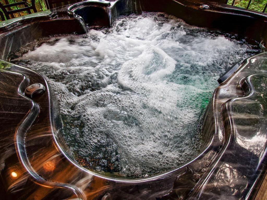 Stunning Luxury Cabin W Hot Tub And Fire Pit Holy Shiplap Is Perfect Romantic Couples Getaway Broken Bow Dış mekan fotoğraf
